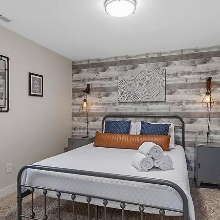 Roomy 5 Bed 3 Bath Fire Place Large Outdoor Space ラピッドシティ エクステリア 写真