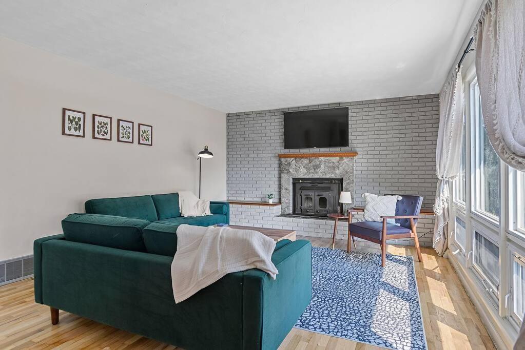 Roomy 5 Bed 3 Bath Fire Place Large Outdoor Space ラピッドシティ エクステリア 写真